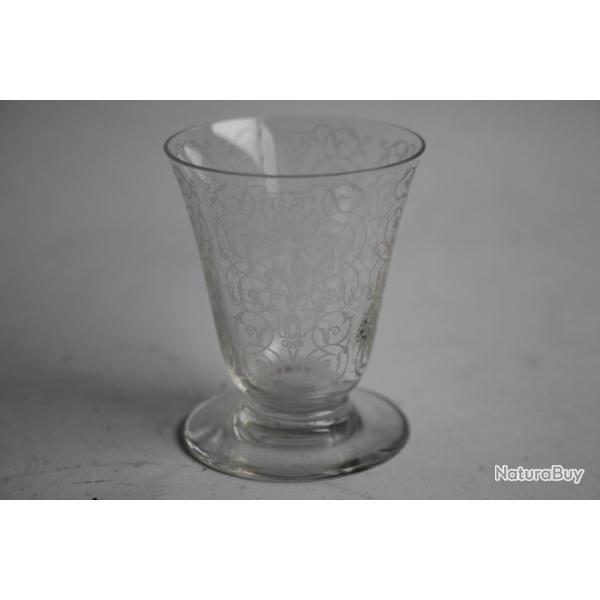 BACCARAT Verre � liqueur cristal Michel Ange 5,6 cm