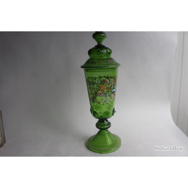 Vase couvert cristal vert �maill�