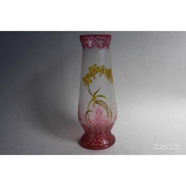 BACCARAT Vase cristal multicouche orchid�es XIXe si�cle