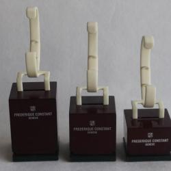 FREDERIQUE CONSTANT Trois présentoirs pour montres