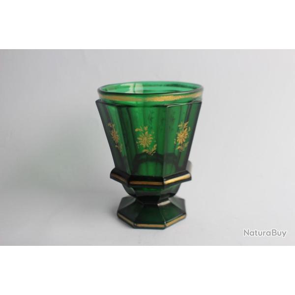 BACCARAT Gobelet cristal vert XIXe si�cle