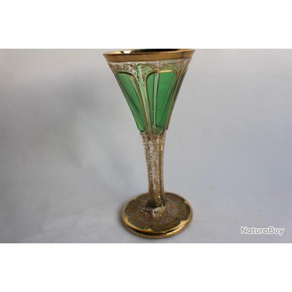 Vase ou verre g�ant cristal de Boh�me vert et or
