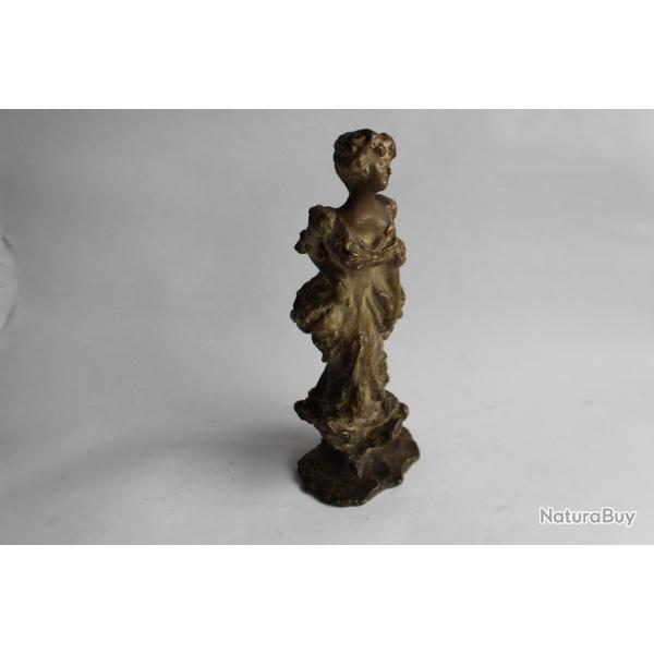 Sculpture terre cuite femme Art nouveau sign�e ?