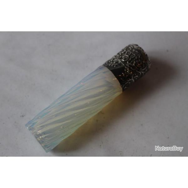 Flacon � sel argent et cristal opalescent