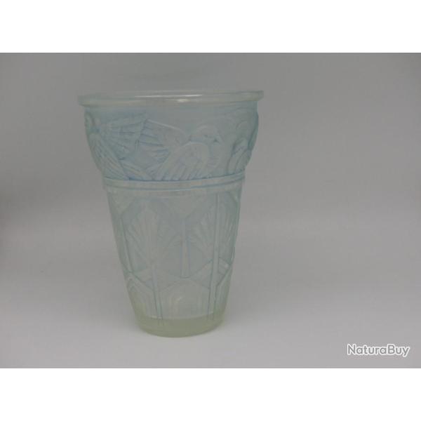 Vase verre moul� Marius-Ernest SABINO Colombes