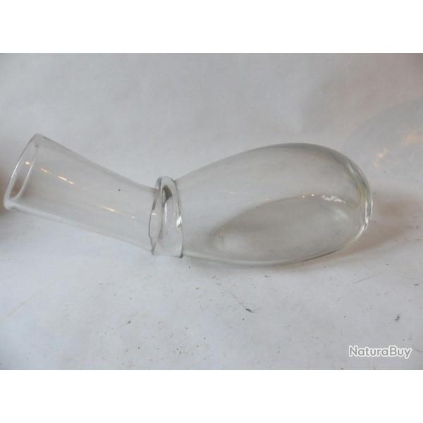 Ancien urinal en verre souffl� instruments de m�decine