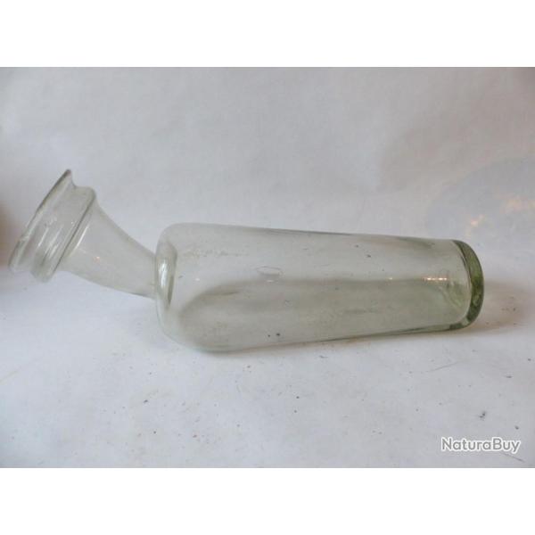 Ancien urinal en verre souffl� instruments de m�decine