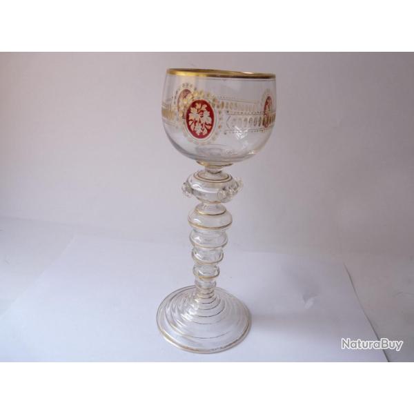 Ancien verre a vin blanc cristal grav� �maill� Art de la table