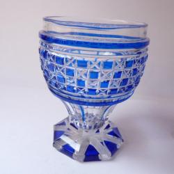 Verre cristal taillé overlay bleu