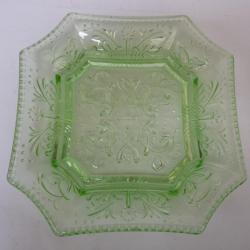 Assiette cristal PORTIEUX &agrave; l'urane (Ouraline) Art de la table