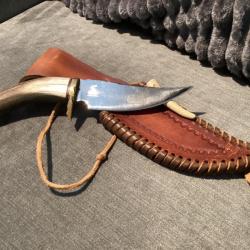 Couteau r&eacute;alis&eacute; par BOB  et Christy  SCHOPP U.S.A.