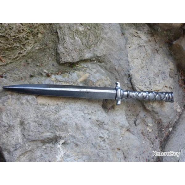 Superbe Dague Romantique en fer .