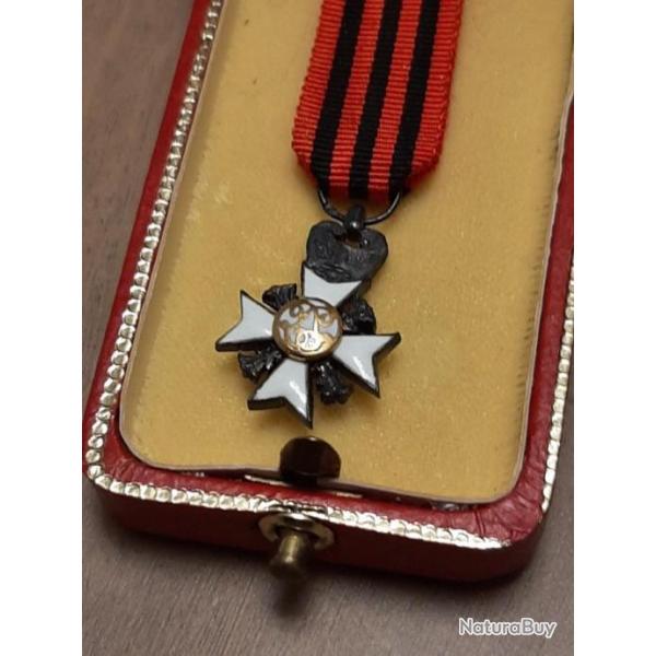 M�daille de la Belgique en r�duction dans sa bo�te. Totalement superbe et tr�s bel pr�sentation.