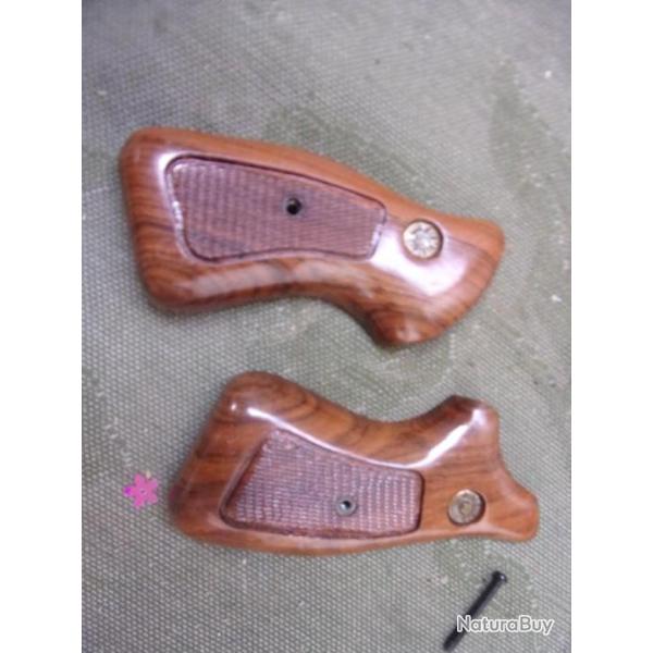 plaquette de crosse de  Revolver  Taurus 66