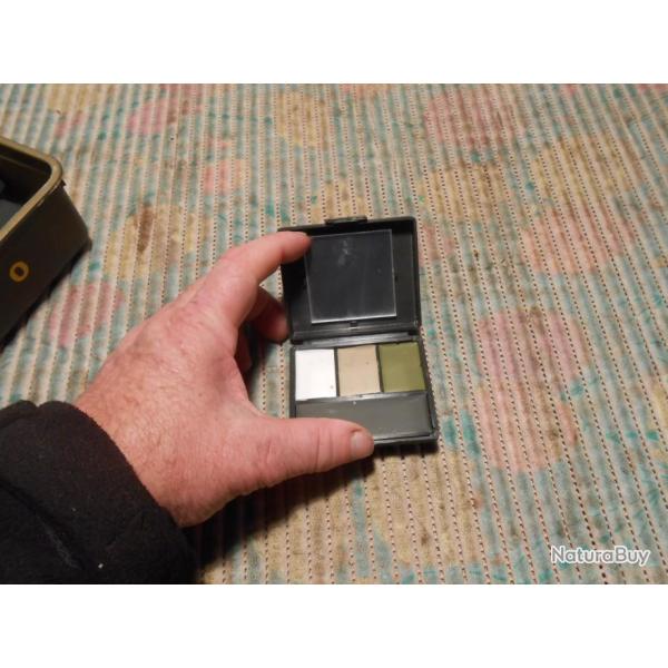 1 boite  maquillage camouflage  USA   moderne  (N)