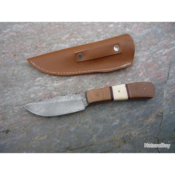 Couteau Chasse Table Acier Damas  forg� � la main / manche bois pr�cieux / corne Etui cuir 21cm Lame