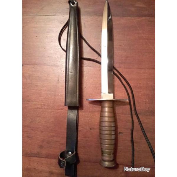 Poignard para, sp�cial b�rets rouges.