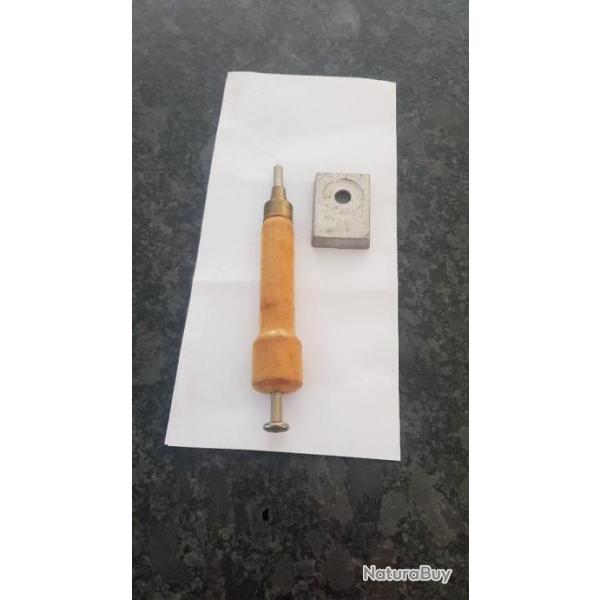 desamorceur en buis et son socle en calibre 16