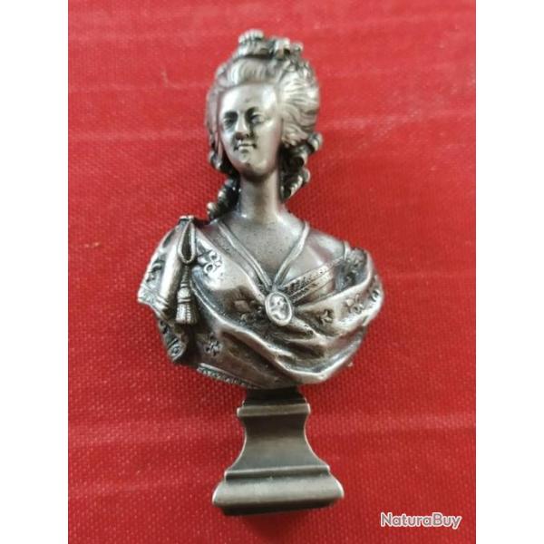 Joli petit buste de Marie Antoinette en �tain 6 cm