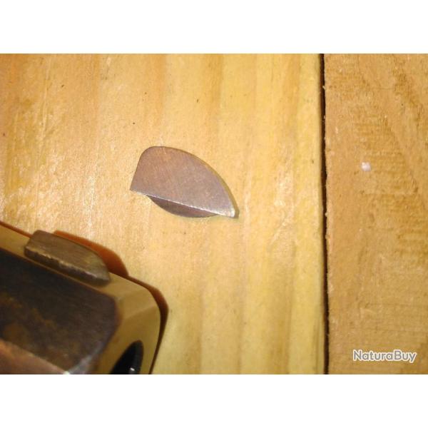 guidon pour arme ancienne .Port  la poste uniquement , sous bulles 3eur .