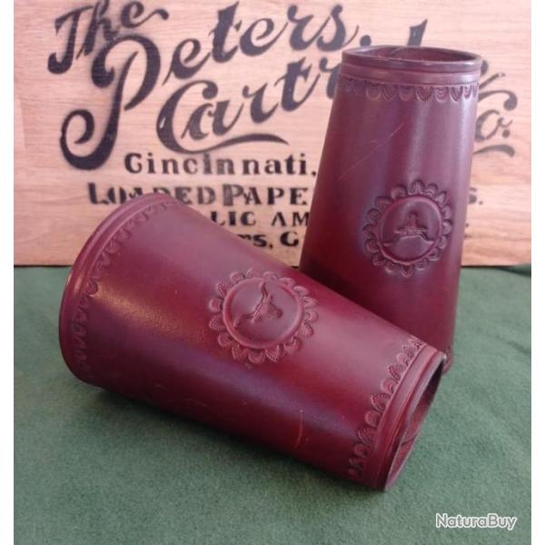 magnifique paire de cuffs cuir repouss� sign�s, parfait reconstitution western action shooting