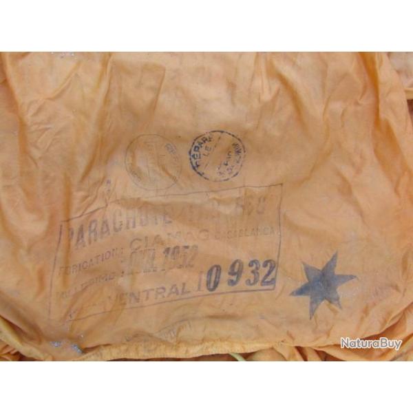 parachute ventral pilote container mat�riel secours Indo Indochine dat� 1952 para parachutage maquis