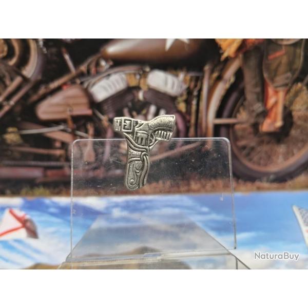 Colt dans son �tui - Hauteur : 1.5 cm - Fixation pin's , une attache au dos de l'insigne