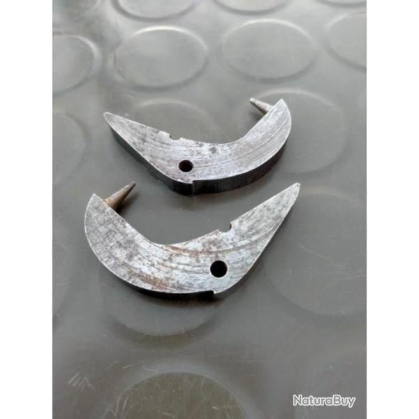 Ensemble de deux chiens brut pour fusil juxtapos� hammerless.