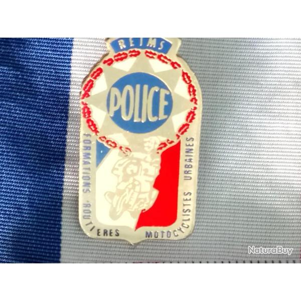 pin's Reims formations routi�re motocycliste urbaines ( 2000 exemplaires �dit�s le 01/10/91)