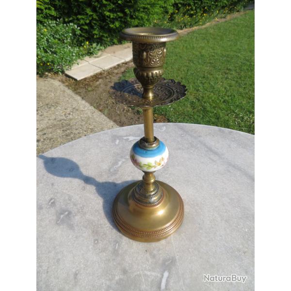 Ancien Bougeoir avec joli d�cor floral en porcelaine peinte a la main, Napol�on III  - FRANCE (XIXe)