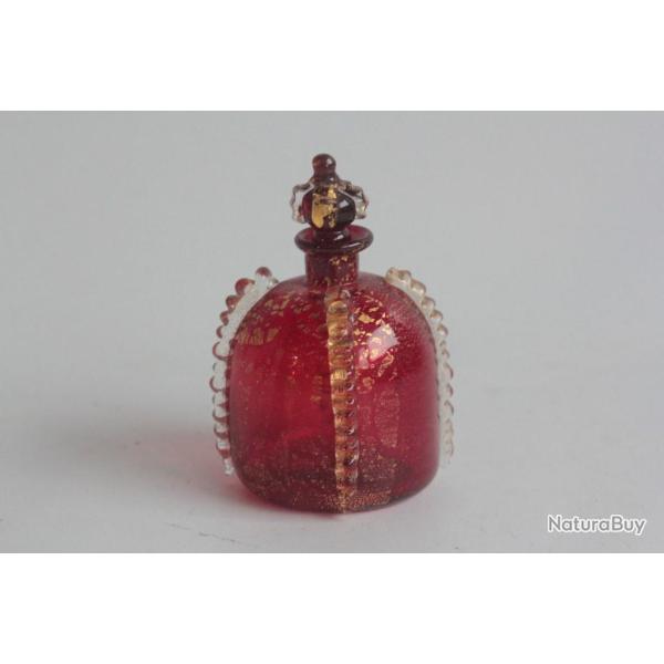 Flacon � parfum verre souffl� rouge et poudre d'or Murano