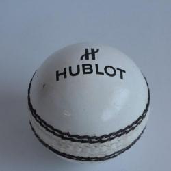 HUBLOT Balle de Cricket publicitaire