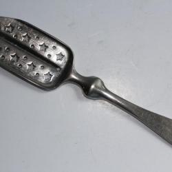 Ancienne cuillère à absinthe étoiles Gombault