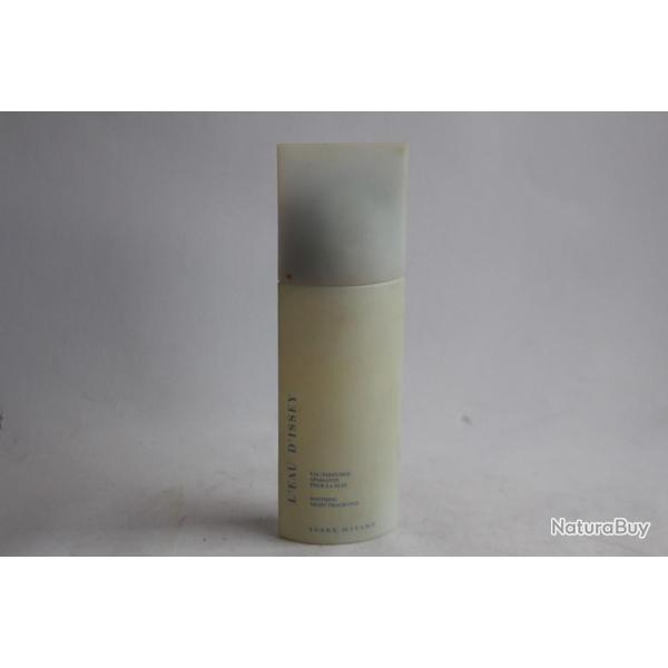 Flacon d'eau parfum�e apaisante nuit L'Eau d'Issey Issey Miyake 100 ml
