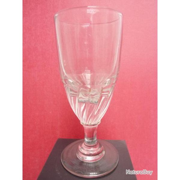 Ancien verre � absinthe