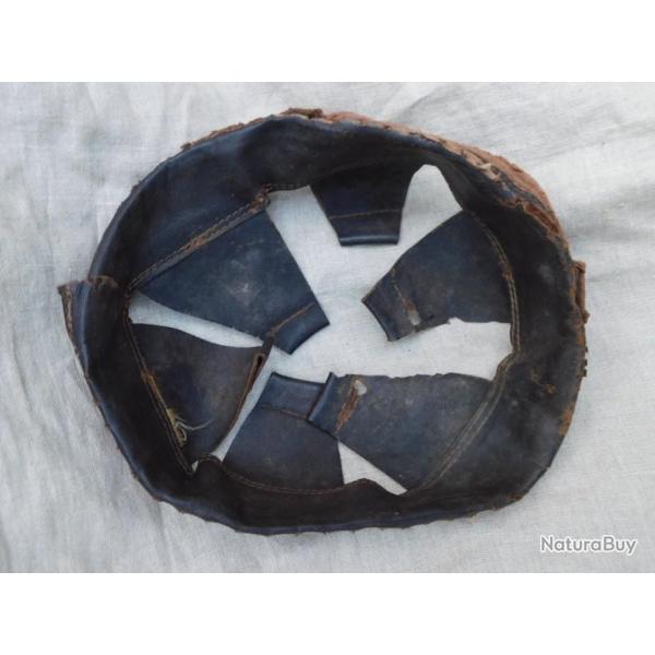COIFFE EN CUIR CASQUE CAVALERIE GENDARMERIE 14-18 1�re GM 1914-1918 ?
