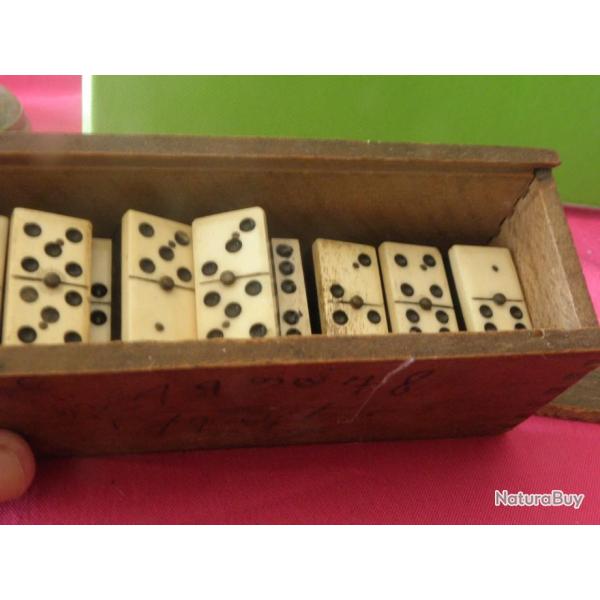 ANTIQUE Bone & Ebony Dominoes Ensemble complet de 28 pi�ces en laiton Pin Spinners