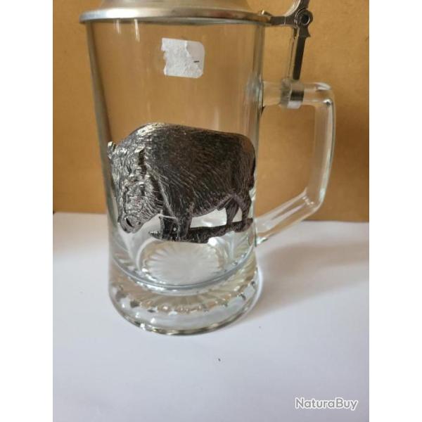 CHOPE A BIERE EN CRISTAL 0.5 LITRE AVEC DECOR SANGLIER