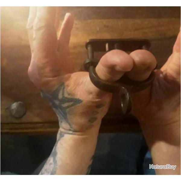 Menottes  anciennes  entraves