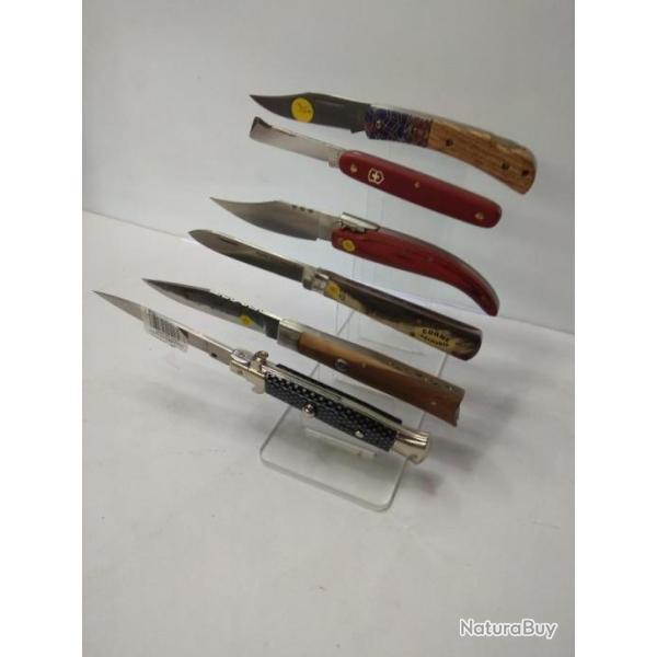 Pr�sentoir en plexiglas pour 6 couteaux de poche (vendu nu) longueur du socle 18 cms