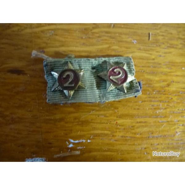 SF INSIGNE 2 PETITES ETOILES AVEC UN 2 AU MILIEU  A IDENTIFFIER ?