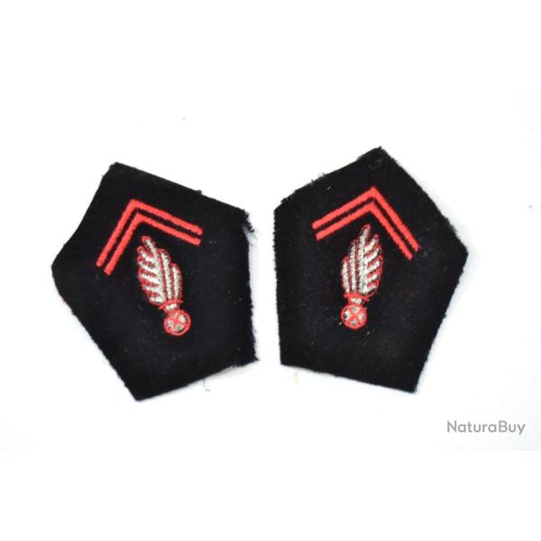 Paire de pattes de col anciennes sapeur pompier pour veste vareuse. Sur velour noir