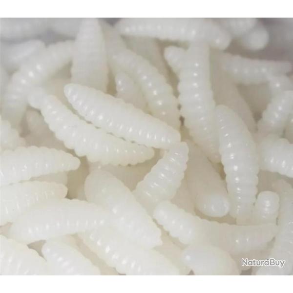 Leurre souple asticot de deux cm.