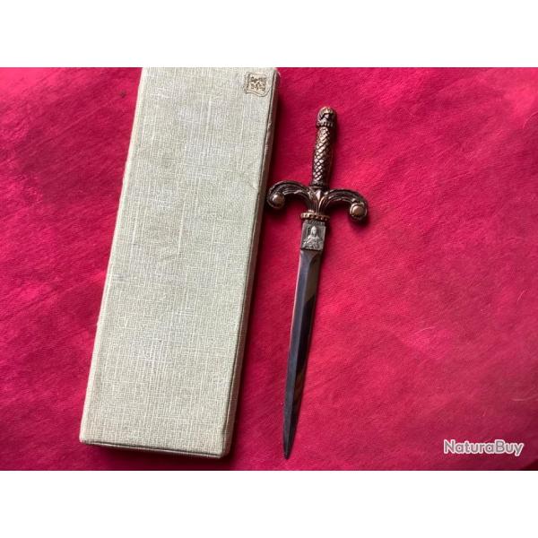 Coupe papier ancien dans son coffret de marque Augis, pas de prix de r�serve