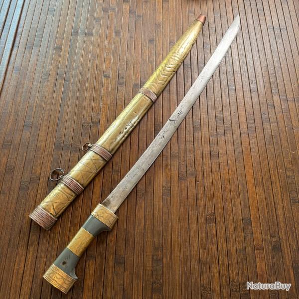 BEAU ET RARE SABRE DE B�DOUIN D'ARABIE SAOUDITE LAME GRAV� AUX ARMES DE L'ARABIE SAOUDITE