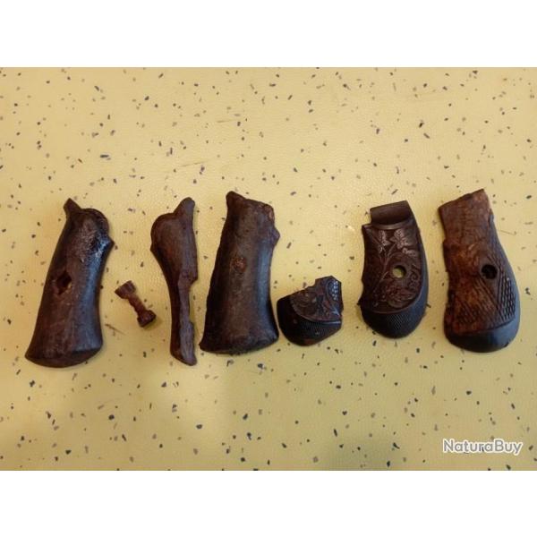 Lot de plaquettes pour r�volver � broche et bull dog avec vis pour restauration.