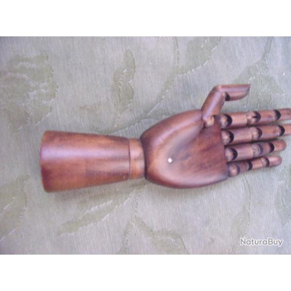 main articule en bois  27 cm