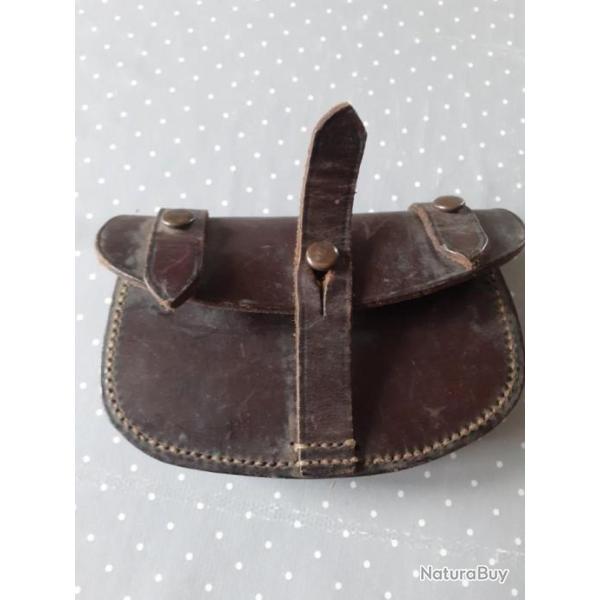 Pochette cuir pour  les cartouches du Webley MKIV.