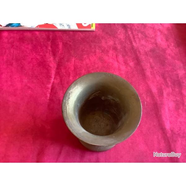 Mortier en laiton assez lourd, sans son pilon, pas de prix de r�serve