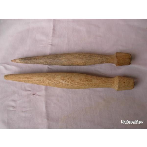 WW2 US 2 PIQUETS DE TENTE MILITAIRE RGLEMENTAIRE EN BOIS AMRICAIN 22 CM POUR TENTE SHELTER